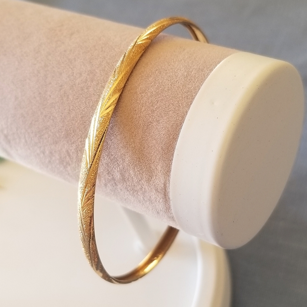 10K Gold Bangle Bracelet